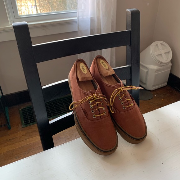 Men’s Vans Authentic Skate Shoes - Picture 2 of 5